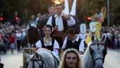 KORONA OTKAZALA I SMEDEREVSKU JESEN: Gradski trg krasiće veliki grozd KORONA OTKAZALA I SMEDEREVSKU JESEN: Gradski trg krasiće veliki grozd