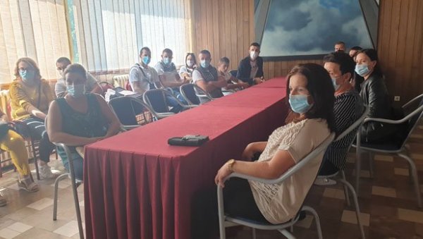 ПОМОЋ ОД 2,7 МИЛИОНА ДИНАРА: Стока, пластеници и машине за пољопривреднике у Пријепољу ПОМОЋ ОД 2,7 МИЛИОНА ДИНАРА: Стока, пластеници и машине за пољопривреднике у Пријепољу