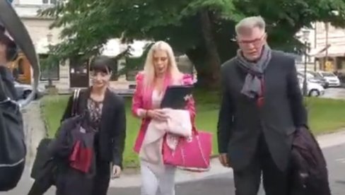 ОДСЕКЛА СЕБИ РУКУ ДА БИ УЗЕЛА МИЛИОНЕ ОД ОСИГУРАЊА: Бизаран случај тресе Словенију, заплет као у филму (ВИДЕО) ОДСЕКЛА СЕБИ РУКУ ДА БИ УЗЕЛА МИЛИОНЕ ОД ОСИГУРАЊА: Бизаран случај тресе Словенију, заплет као у филму (ВИДЕО)