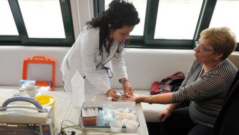 U SRBIJI OD DIJABETESA BOLUJE 750.000 LJUDI Lekari upozoravaju: Samo 20 odsto pacijenata došlo na kontrolu tokom epidemije U SRBIJI OD DIJABETESA BOLUJE 750.000 LJUDI Lekari upozoravaju: Samo 20 odsto pacijenata došlo na kontrolu tokom epidemije
