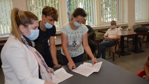 NOVI UGOVORI ZA STRUČNU PRAKSU: Učenici iz Svilajnca u kompaniji „Alfa tehniks“ NOVI UGOVORI ZA STRUČNU PRAKSU: Učenici iz Svilajnca u kompaniji „Alfa tehniks“