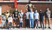 ЛЕП ГЕСТ ЦРВЕНО-БЕЛИХ: Звезда даровала сезонске улазнице особама са инвалидитетом ЛЕП ГЕСТ ЦРВЕНО-БЕЛИХ: Звезда даровала сезонске улазнице особама са инвалидитетом