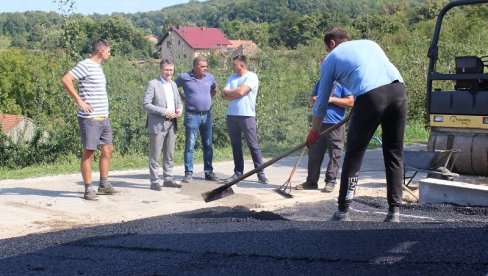 OPŠTINA TERA „BELU KUGU“: Asfaltiranje lokalnog puta u Tutnjevcu finansira opština Ugljevik sa 70.000 KM OPŠTINA TERA „BELU KUGU“: Asfaltiranje lokalnog puta u Tutnjevcu finansira opština Ugljevik sa 70.000 KM