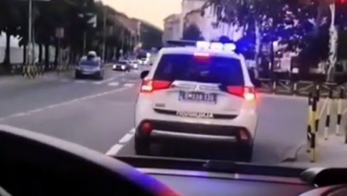 JURNJAVA PO ULICAMA NOVOG PAZARA: Sve je snimao - odbio da se zaustavi policiji, pa zgazio gas (VIDEO) JURNJAVA PO ULICAMA NOVOG PAZARA: Sve je snimao - odbio da se zaustavi policiji, pa zgazio gas (VIDEO)