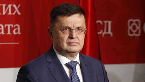 ЗОРАН ТЕГЕЛТИЈА ПОРУЧИО: Очекујемо победу Грујичића у Сребреници ЗОРАН ТЕГЕЛТИЈА ПОРУЧИО: Очекујемо победу Грујичића у Сребреници