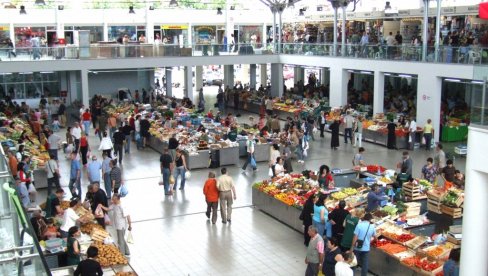 ПОВОЉНИЈА КУПОВНА ОД ДОМАЋЕ ЗИМНИЦЕ: Уочи предстојеће зимске сезоне, понуда воћа и поврћа на подгоричким пијацама разноврсна ПОВОЉНИЈА КУПОВНА ОД ДОМАЋЕ ЗИМНИЦЕ: Уочи предстојеће зимске сезоне, понуда воћа и поврћа на подгоричким пијацама разноврсна