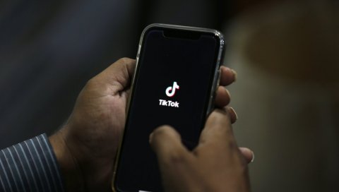 ОТПУШТЕНО 500 МОДЕРАТОРА ЗБОГ ВЕШТАЧКЕ ИНТЕЛИГЕНЦИЈЕ: Ево шта је одлучио власник најпознатије интернет платформе ОТПУШТЕНО 500 МОДЕРАТОРА ЗБОГ ВЕШТАЧКЕ ИНТЕЛИГЕНЦИЈЕ: Ево шта је одлучио власник најпознатије интернет платформе