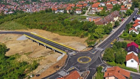 PUŠTENA U PROMET BITNA SAOBRAĆAJNICA ZA BANJALUKU: Grad spreman i za novo naselje PUŠTENA U PROMET BITNA SAOBRAĆAJNICA ZA BANJALUKU: Grad spreman i za novo naselje