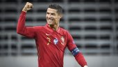 RIO FERDINAND OTKRIO: Van Nistelroj je vrištao na Ronalda, rekao mu je da ide u cirkus! RIO FERDINAND OTKRIO: Van Nistelroj je vrištao na Ronalda, rekao mu je da ide u cirkus!