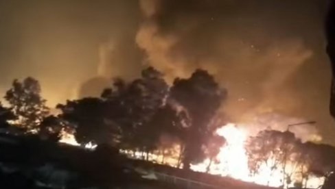 ДРАМА НА ЛЕЗБОСУ: Избио пожар у кампу за мигранте, сумња се да је ватра намерно изазвана у знак протеста (ВИДЕО) ДРАМА НА ЛЕЗБОСУ: Избио пожар у кампу за мигранте, сумња се да је ватра намерно изазвана у знак протеста (ВИДЕО)
