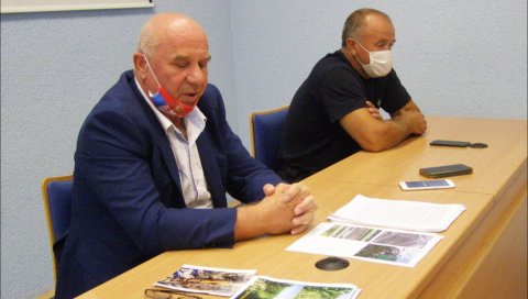 ОБРАЂУЈУ ТУЂЕ ЊИВЕ КАО СВОЈЕ: Узурпирали 500 хектара пољопривредног земљишта, само од сунцокрета зарада 30 милиона! ОБРАЂУЈУ ТУЂЕ ЊИВЕ КАО СВОЈЕ: Узурпирали 500 хектара пољопривредног земљишта, само од сунцокрета зарада 30 милиона!