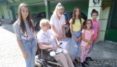 ČEP ZA HENDIKEP: Devojčice iz Batulovca skupljale plastične čepove da bi pomogle drugima ČEP ZA HENDIKEP: Devojčice iz Batulovca skupljale plastične čepove da bi pomogle drugima