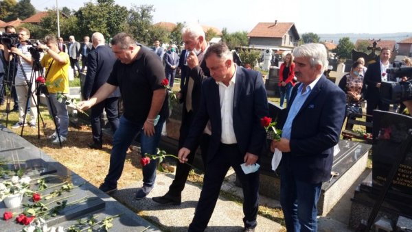 ПОЧАСТ НАСТРАДАЛИМ СРБИМА У НАТО АГРЕСИЈИ: Авијација бацила укупно 1.026 бомби на положаје Војске Републике Српске (ФОТО) ПОЧАСТ НАСТРАДАЛИМ СРБИМА У НАТО АГРЕСИЈИ: Авијација бацила укупно 1.026 бомби на положаје Војске Републике Српске (ФОТО)