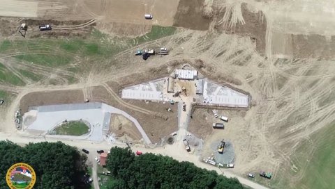 У ПРАЊАНЕ СЛЕТЕО ПРВИ АВИОН: Радови на изградњи аеродрома на Галовића брду У ПУНОМ ЈЕКУ У ПРАЊАНЕ СЛЕТЕО ПРВИ АВИОН: Радови на изградњи аеродрома на Галовића брду У ПУНОМ ЈЕКУ