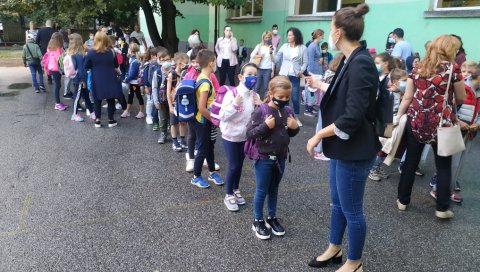 УПИС ПРВАКА У ШКОЛЕ: Ево како да закажете термин за пријаву вашег детета УПИС ПРВАКА У ШКОЛЕ: Ево како да закажете термин за пријаву вашег детета