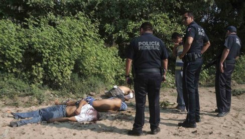 VELIKA TRAGEDIJA U MEKSIKU: Prevrnuo se kamion sa migrantima, 10 osoba poginulo, 15 povređeno VELIKA TRAGEDIJA U MEKSIKU: Prevrnuo se kamion sa migrantima, 10 osoba poginulo, 15 povređeno