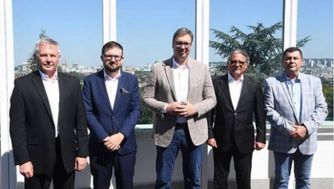 „VAŽNI I KORISNI RAZGOVORI ZA SRBIJU”: Vučić se sastao sa ambasadorima zemalja Višegradske grupe „VAŽNI I KORISNI RAZGOVORI ZA SRBIJU”: Vučić se sastao sa ambasadorima zemalja Višegradske grupe