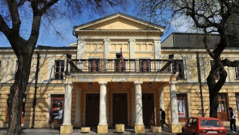 НАРОДНО ПОЗОРИШТЕ СОМБОР ДИЖЕ ЗАВЕСУ У ОВОЈ СЕЗОНИ: Премијерне „Председнице“ НАРОДНО ПОЗОРИШТЕ СОМБОР ДИЖЕ ЗАВЕСУ У ОВОЈ СЕЗОНИ: Премијерне „Председнице“