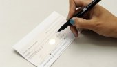КАРТИЦЕ ТЕРАЈУ ЧЕК: Највише се пазари за кеш, а папиром на почек најмање КАРТИЦЕ ТЕРАЈУ ЧЕК: Највише се пазари за кеш, а папиром на почек најмање