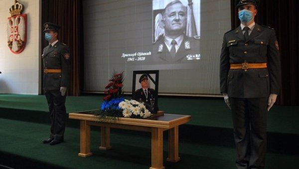 КРАСИЛИ СУ ГА ЧАСТ И ПОШТЕЊЕ, БРАНИО ЈЕ ОТАЏБИНУ ТОКОМ НАТО АГРЕСИЈЕ: : Koмеморација генералу Драгољубу Ојданићу КРАСИЛИ СУ ГА ЧАСТ И ПОШТЕЊЕ, БРАНИО ЈЕ ОТАЏБИНУ ТОКОМ НАТО АГРЕСИЈЕ: : Koмеморација генералу Драгољубу Ојданићу