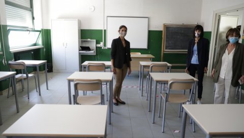 ПОЧИЊЕ ШКОЛСКА НАСТАВА: У већем делу Италије, док ће у још шест регија почети до 24. септембра ПОЧИЊЕ ШКОЛСКА НАСТАВА: У већем делу Италије, док ће у још шест регија почети до 24. септембра