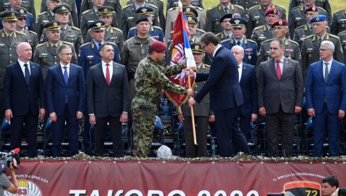 ОНИ СУ НАШ ПОНОС: Вучић данас на промоцији најмлађих официра Војске Србије ОНИ СУ НАШ ПОНОС: Вучић данас на промоцији најмлађих официра Војске Србије