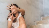 УЖАС У ЗРЕЊАНИНУ: Отац осумњичен да је силовао ћерку (23), полиција трага за њим УЖАС У ЗРЕЊАНИНУ: Отац осумњичен да је силовао ћерку (23), полиција трага за њим