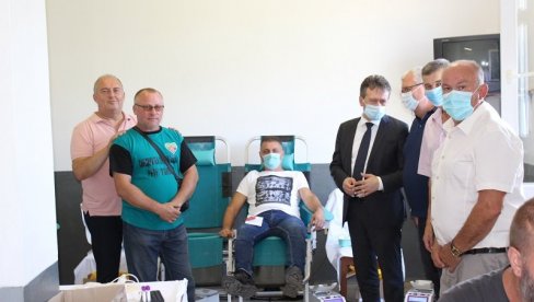 ДОБРОВОЉНИ ДАВАОЦИ: Село дало 65 боца крви! ДОБРОВОЉНИ ДАВАОЦИ: Село дало 65 боца крви!