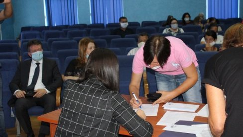 ДАРОВИ ОД СРЦА: За децу са потешкоћама у развоју ДАРОВИ ОД СРЦА: За децу са потешкоћама у развоју