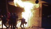 ПРОТЕСТИ ЗБОГ УБИСТВА У ПРИТВОРУ: 10 погинулих, више од 400 повређених (ФОТО) ПРОТЕСТИ ЗБОГ УБИСТВА У ПРИТВОРУ: 10 погинулих, више од 400 повређених (ФОТО)