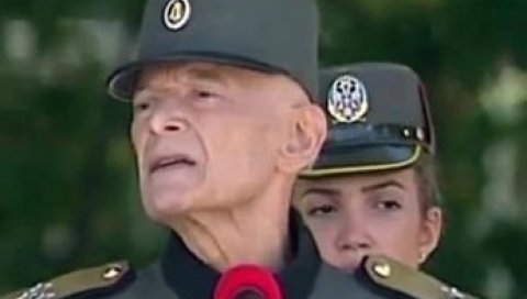 ТИХОМИР АРСИЋ ВОДИ ЖИВОТНУ БИТКУ: Славни глумац потресао многе изгледом на промоцији младих официра (ФОТО) ТИХОМИР АРСИЋ ВОДИ ЖИВОТНУ БИТКУ: Славни глумац потресао многе изгледом на промоцији младих официра (ФОТО)