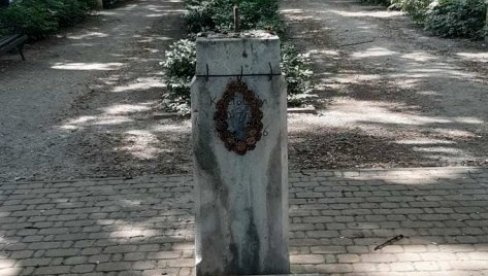 ВАНДАЛИ ОДВАЛИЛИ КОСТОЛАЊИЈА: Покушај крађе бисте у центру Суботице ВАНДАЛИ ОДВАЛИЛИ КОСТОЛАЊИЈА: Покушај крађе бисте у центру Суботице