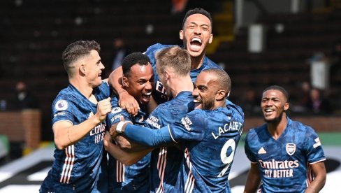 POČELA JE PREMIJER LIGA: Arsenal pregazio Fulam u derbiju Londona (VIDEO) POČELA JE PREMIJER LIGA: Arsenal pregazio Fulam u derbiju Londona (VIDEO)