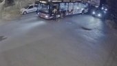 СНИМАК КРАЂЕ У ЗЕМУНУ: Лопов завукао руку кроз прозор, а онда је ухваћен на делу (ВИДЕО) СНИМАК КРАЂЕ У ЗЕМУНУ: Лопов завукао руку кроз прозор, а онда је ухваћен на делу (ВИДЕО)