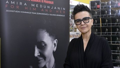 МЕНЕ ХРАНИ МУЗИКА, А НЕ ПАЛАЧИНКЕ: Амира Медуњанин, за Новости, о новом албуму и октобарским концертима МЕНЕ ХРАНИ МУЗИКА, А НЕ ПАЛАЧИНКЕ: Амира Медуњанин, за Новости, о новом албуму и октобарским концертима