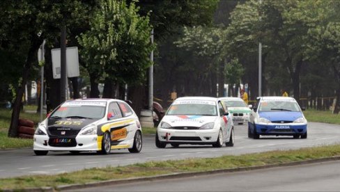KRUŽNA TRKA NA UŠĆU: Zatvaraju se ulice u Novom Beogradu od ponoći KRUŽNA TRKA NA UŠĆU: Zatvaraju se ulice u Novom Beogradu od ponoći