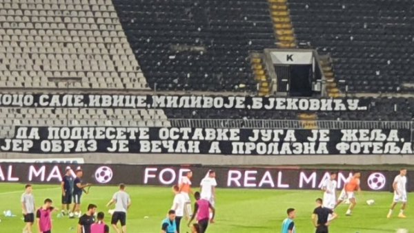ТРАНСПАРЕНТ ГРОБАРА: Навијачи Партизана поручили легендама шта траже од њих (ФОТО) ТРАНСПАРЕНТ ГРОБАРА: Навијачи Партизана поручили легендама шта траже од њих (ФОТО)