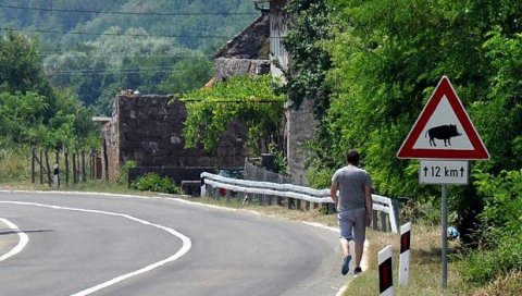 СРБЕ ОСТАВЉАЈУ БЕЗ СТРУЈЕ, ВОДЕ И ПУТА: У српским селима у Хрватској није омогућен нормалан живот СРБЕ ОСТАВЉАЈУ БЕЗ СТРУЈЕ, ВОДЕ И ПУТА: У српским селима у Хрватској није омогућен нормалан живот