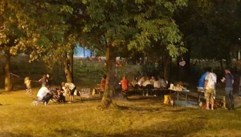 БЕОГРАЂАНИ УЗУРПИРАЛИ ЗЕЛЕНЕ ПОВРШИНЕ: Друштвеним мрежама се ширила фотографија - ево о чему се ради БЕОГРАЂАНИ УЗУРПИРАЛИ ЗЕЛЕНЕ ПОВРШИНЕ: Друштвеним мрежама се ширила фотографија - ево о чему се ради