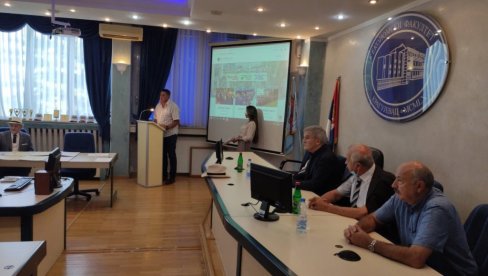 GARDA VOJSKE SRBIJE PLAKETOM OVENČANA: Vidovdanska loza Srpske kraljevske akademije u Kragujevcu (FOTO) GARDA VOJSKE SRBIJE PLAKETOM OVENČANA: Vidovdanska loza Srpske kraljevske akademije u Kragujevcu (FOTO)