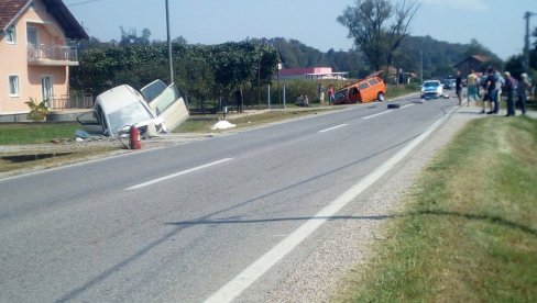 UŽAS NA DRUMOVIMA DERVENTE: Jedna osoba poginula, deset povređeno u dve nesreće, blokirana magistrala (FOTO) UŽAS NA DRUMOVIMA DERVENTE: Jedna osoba poginula, deset povređeno u dve nesreće, blokirana magistrala (FOTO)