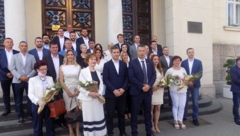 ЦИЉ ЈЕ БАЊАЛУКА КОЈА РАДИ ЗА СВОЈЕ ГРАЂАНЕ: ДНС представио одборничку листу за највећи град Српске ЦИЉ ЈЕ БАЊАЛУКА КОЈА РАДИ ЗА СВОЈЕ ГРАЂАНЕ: ДНС представио одборничку листу за највећи град Српске