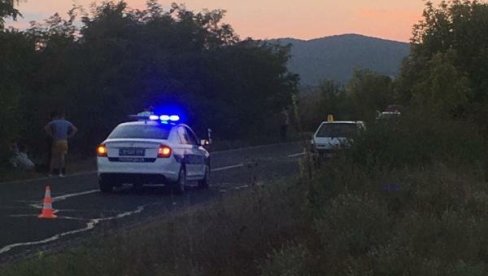 OVDE JE POGINULA DEVOJČICA (4): Prve fotografije sa mesta tragedije kod Aleksinca (FOTO) OVDE JE POGINULA DEVOJČICA (4): Prve fotografije sa mesta tragedije kod Aleksinca (FOTO)