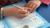 НЕКИ ОСНОВЦИ УЧЕ САМО ОНЛАЈН: У Београду највише ђака прати наставу испред екрана НЕКИ ОСНОВЦИ УЧЕ САМО ОНЛАЈН: У Београду највише ђака прати наставу испред екрана