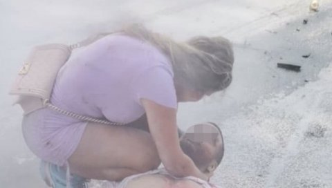 ПОТРЕСНА ФОТOГРАФИЈА: Колумбијка покушава да помогне Страхињи Стојановићу након експлозије ПОТРЕСНА ФОТOГРАФИЈА: Колумбијка покушава да помогне Страхињи Стојановићу након експлозије