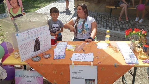ЗА АНЂЕЛИН ЛЕПШИ СВЕТ: Одржан хуманитарни базар за лечење девојчице код цркве на врху Авале ЗА АНЂЕЛИН ЛЕПШИ СВЕТ: Одржан хуманитарни базар за лечење девојчице код цркве на врху Авале
