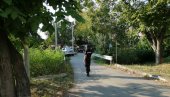 ПРВЕ СЛИКЕ СА МЕСТА УБИСТВА У КОТЕЖУ: Овде је син убио мајку, па пресудио себи (ФОТО) ПРВЕ СЛИКЕ СА МЕСТА УБИСТВА У КОТЕЖУ: Овде је син убио мајку, па пресудио себи (ФОТО)