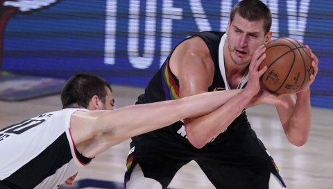 НАЈЛУЂА ПРИЧА О НИКОЛИ ЈОКИЋУ: Америка бруји о Србину и четири сендвича НАЈЛУЂА ПРИЧА О НИКОЛИ ЈОКИЋУ: Америка бруји о Србину и четири сендвича