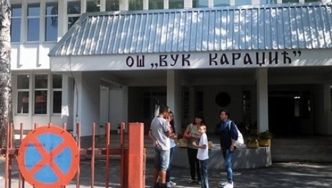 ВРАЊЕ МИСЛИ НА ИЗДАТКЕ ОКО ШКОЛАРАЦА: И ове године новчана помоћ родитељима првака ВРАЊЕ МИСЛИ НА ИЗДАТКЕ ОКО ШКОЛАРАЦА: И ове године новчана помоћ родитељима првака