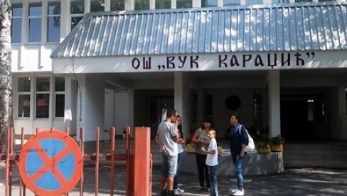 ВРАЊЕ МИСЛИ НА ИЗДАТКЕ ОКО ШКОЛАРАЦА: И ове године новчана помоћ родитељима првака ВРАЊЕ МИСЛИ НА ИЗДАТКЕ ОКО ШКОЛАРАЦА: И ове године новчана помоћ родитељима првака